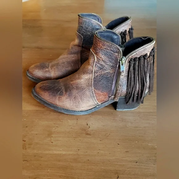 Corral Fringe Zip Booties | Brown | Size 8.5 - Picture 4 of 4